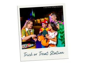 Trick or Treat Station bei Mickey's Not-So-Scary Halloween Party Trick or Treat Station bei Mickey's Not-So-Scary Halloween Party
