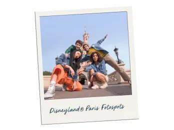Freundesgruppe vor dem Dornröschenschloss im Disneyland Park Freundesgruppe vor dem Dornröschenschloss im Disneyland Park
