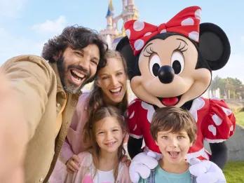 Family with Minnie Mouse at Disneyland Paris