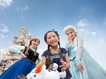 Guest, Anna and Elsa, Disneyland® Park