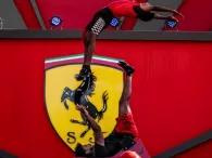 acrobatic-performers