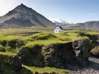 small-house-with-stunning-surroundings