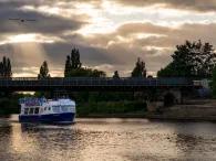 cruise-at-sunset-in-york