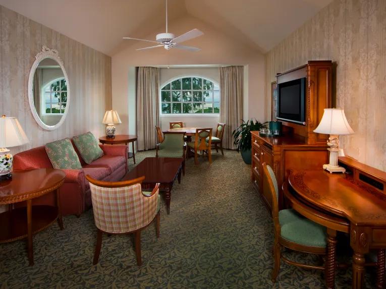 Main Bldg - 2 Bedroom Suite - Club Level