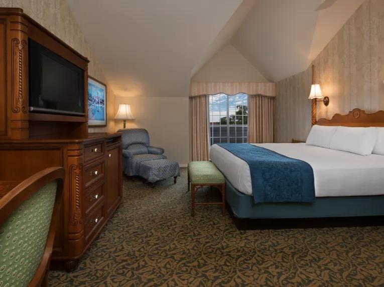 Main Bldg - 2 Bedroom Suite - Club Level