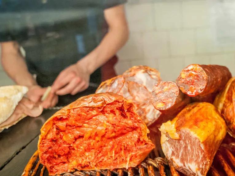 Barcelona Tapas Tour "en el barrio" - Small Group Tour