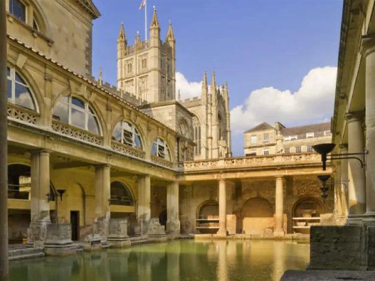 Small Group Tour to Bath and Stonehenge and 2 Course Lunch from London