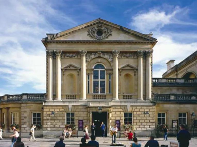 Small Group Tour to Bath and Stonehenge and 2 Course Lunch from London