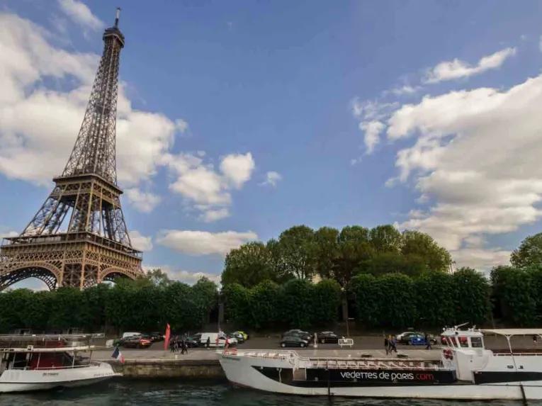 The Best of Paris Walking tour with Notre Dame, The Louvre & Seine River Cruise 
