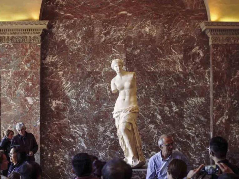 The Best of Paris Walking tour with Notre Dame, The Louvre & Seine River Cruise 