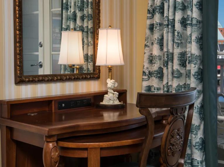 Deluxe Room - Club Level