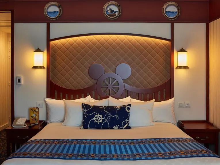 Adapted Compass Club Room Lake side