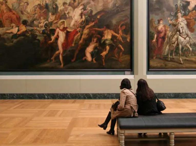 The Complete Paris Tour: Guided Walking Tour of Paris, the Louvre and Lunch at the Eiffel Tower