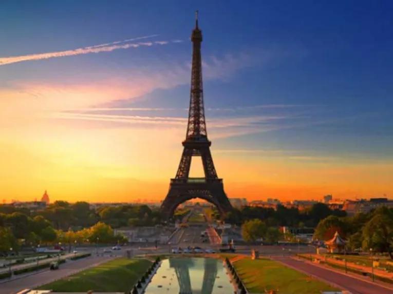 Eiffel Tower Dinner and Seine River Cruise