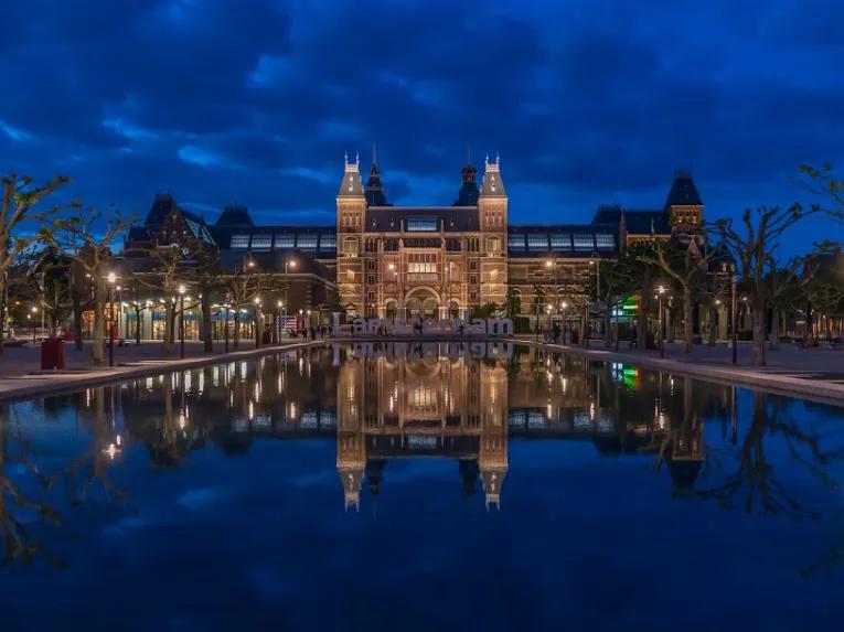 Dutch Masters and Marvels - Luxury Small Group Tour Van Gogh Museum and Rijksmuseum