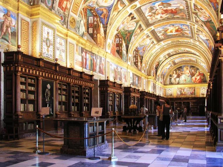 Hapsburgs Tour and the Royal Palace