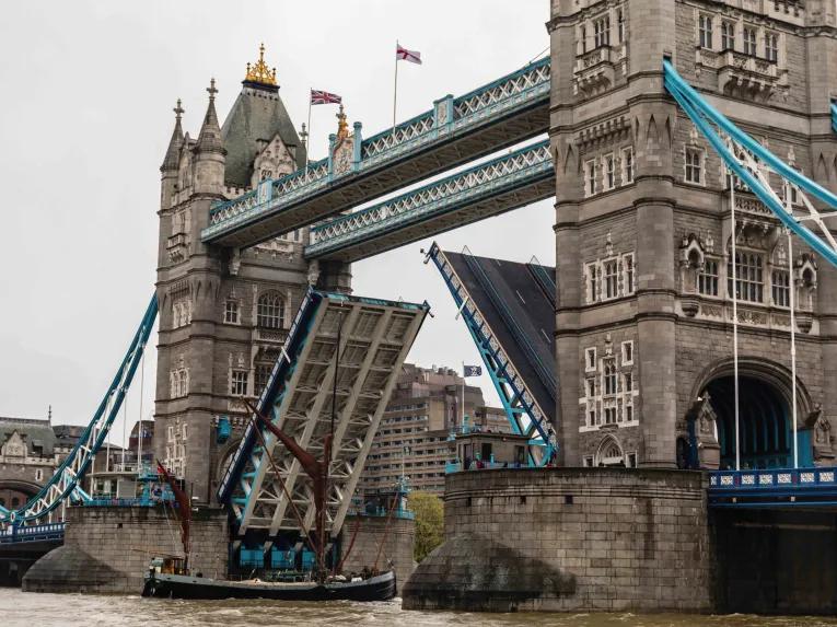 London In a Day: Tower of London, Westminster Abbey & Changing of the Guard