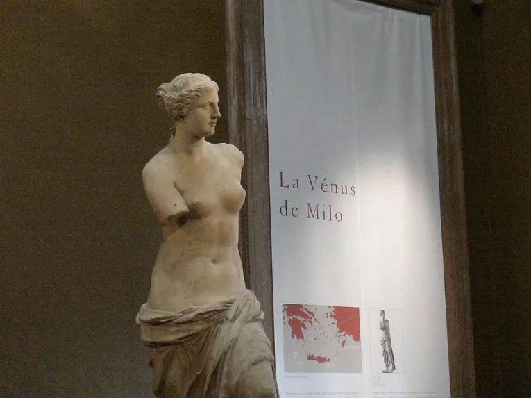 Louvre Museum Guided Tour with Skip the Line Access