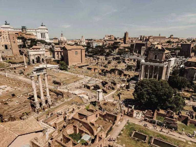 Skip the Line: Premium Colosseum Tour with Roman Forum & Palatine Hill