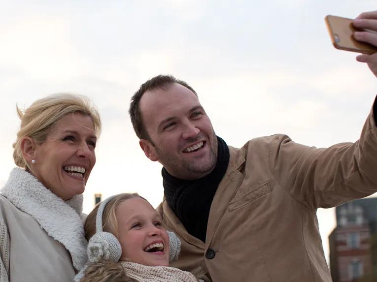 River Thames Hop-on Hop-off Sightseeing Cruise & Tower of London Combo Ticket