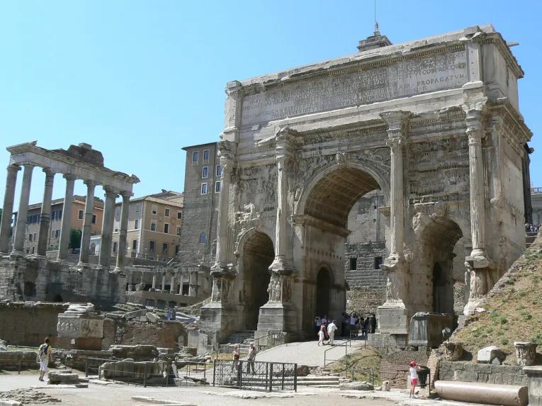 Rome Hop-on/Hop-off Double Decker Bus Tour plus Skip-the-Line Colosseum Entry