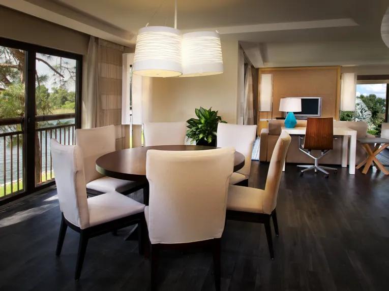 Bay Lake View - 1 Bedroom Suite - Club Level