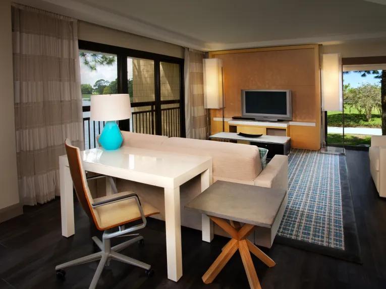 Bay Lake View - 1 Bedroom Suite - Club Level