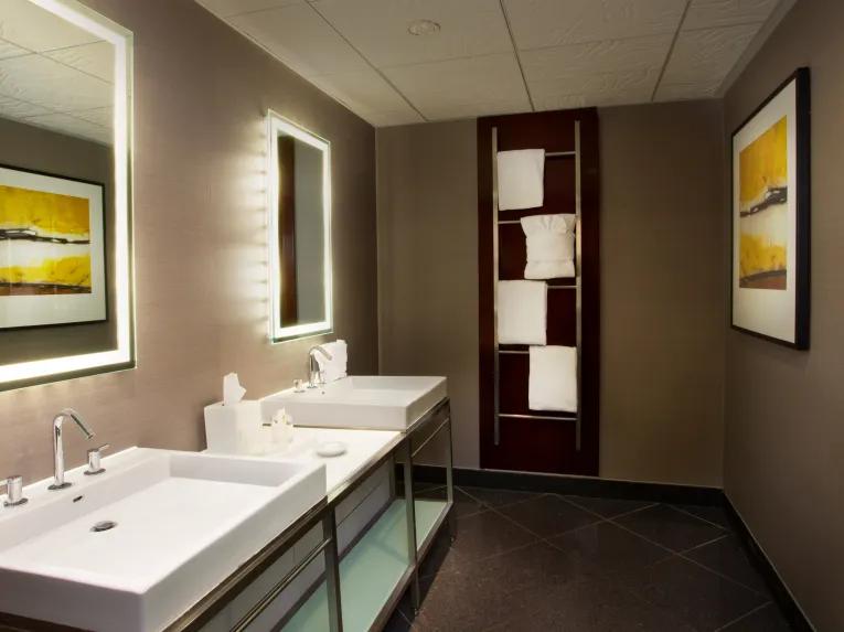 Bay Lake View - 1 Bedroom Suite - Club Level