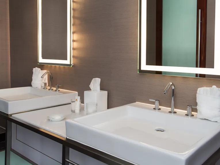 Bay Lake View - 1 Bedroom Suite - Club Level