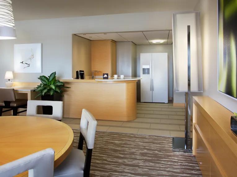 Bay Lake View - 2 Bedroom Suite - Club Level