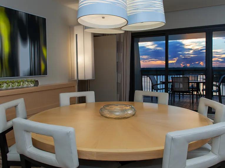 Bay Lake View - 2 Bedroom Suite - Club Level