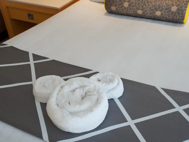 Bay Lake View - 2 Bedroom Suite - Club Level