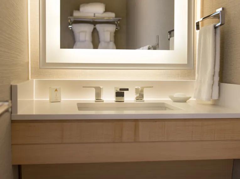 Bay Lake View - 2 Bedroom Suite - Club Level