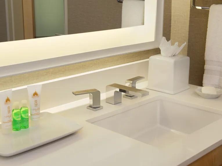 Bay Lake View - 2 Bedroom Suite - Club Level