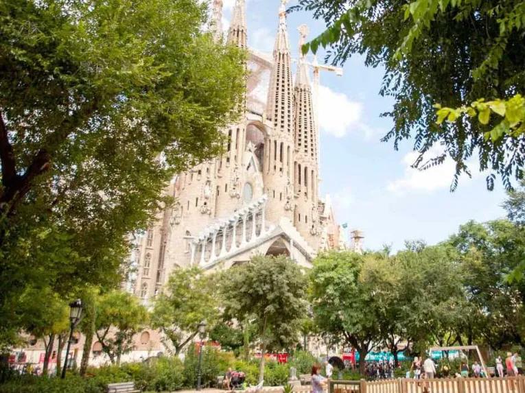 Sagrada Familia with Towers Skip the Line Ticket