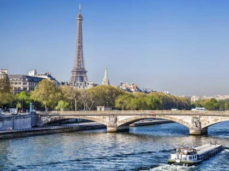 Skip-the-line Eiffel Tower Ticket with Audio Guide