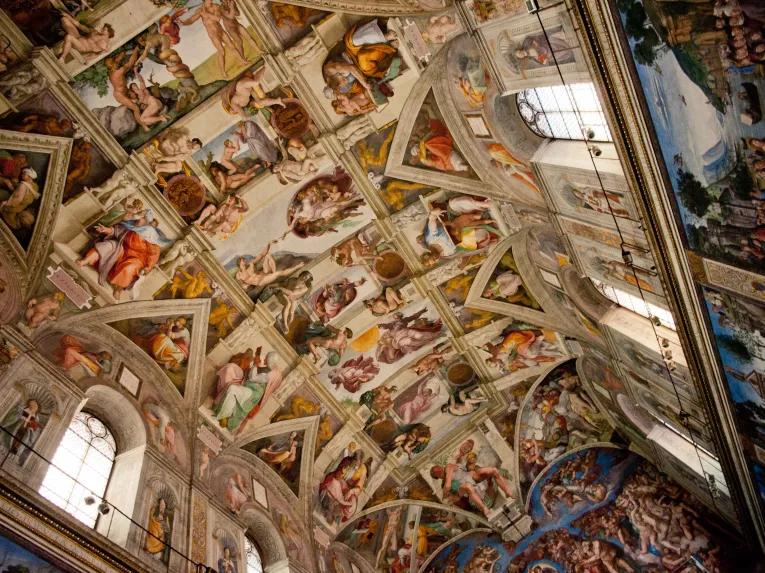 Rome Hop-on/Hop-off Bus Tour Plus SKIP THE LINE Colosseum, Vatican Museums and Sistine Chapel Entry