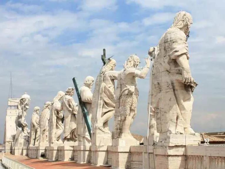 St. Peter’s Basilica from Top to Bottom with Dome Climb & Crypt