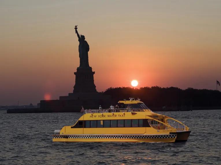 New York Water Taxi Hop-on Hop Off Sightseeing Cruise
