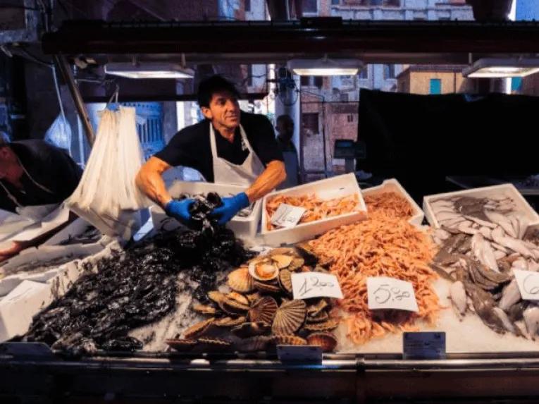 Venice Food Tour: Rialto Market, Cannaregio, Gondola, Food & Wine