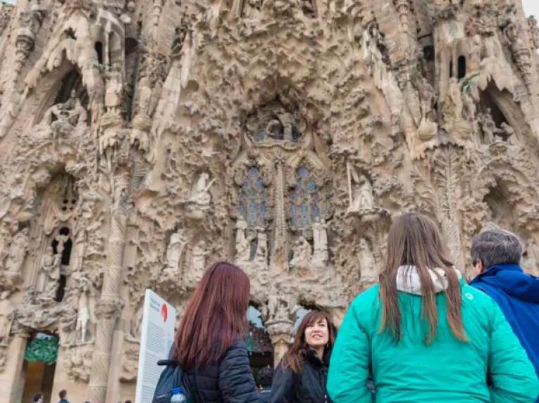 Barcelona in a Day: La Sagrada Família, Casa Milà, Historic Center & Cathedral Rooftop