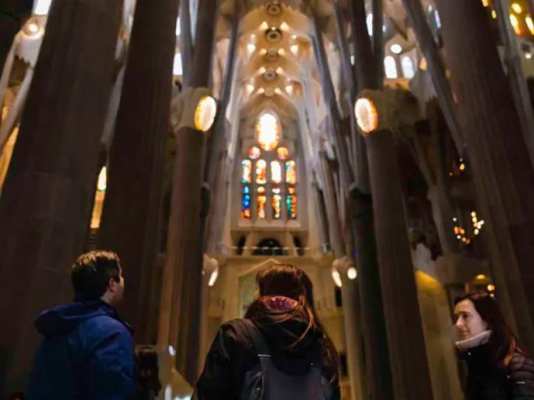 Barcelona in a Day: La Sagrada Família, Casa Milà, Historic Center & Cathedral Rooftop