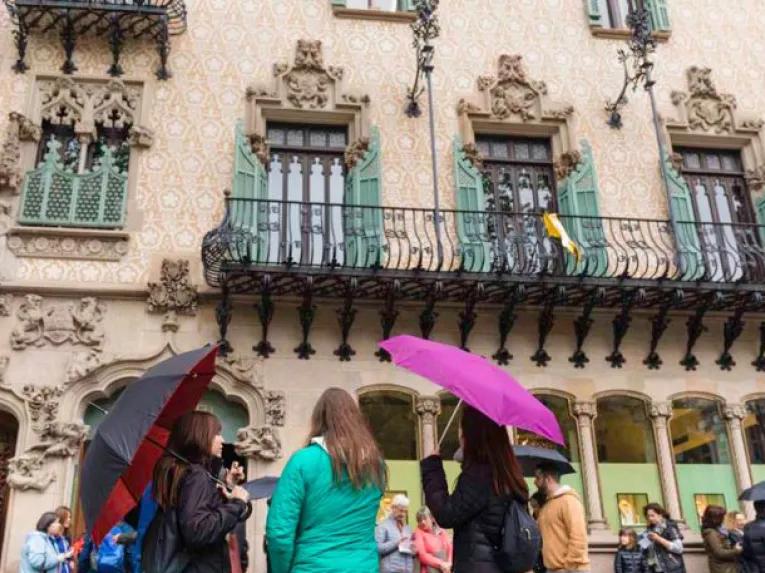 Barcelona in a Day: La Sagrada Família, Casa Milà, Historic Center & Cathedral Rooftop