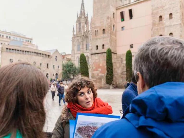 Barcelona in a Day: La Sagrada Família, Casa Milà, Historic Center & Cathedral Rooftop