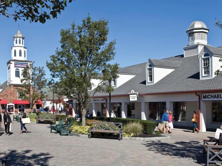 Woodbury Common Premium Outlets Shopping Tour