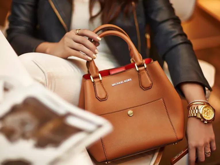 Woodbury Common Premium Outlets Shopping Tour