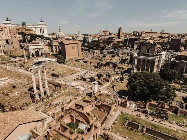 Premium Colosseum Tour with Roman Forum & Palatine Hill
