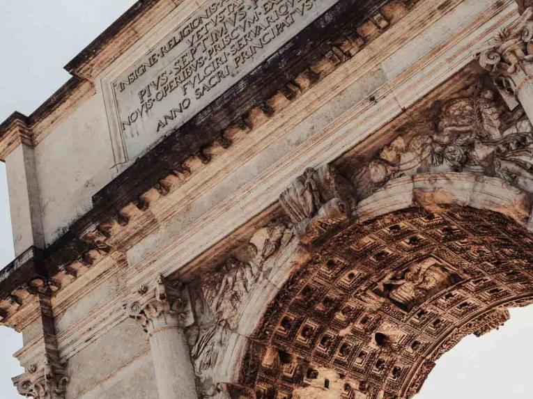 Premium Colosseum Tour with Roman Forum & Palatine Hill