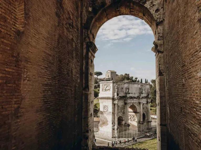 Premium Colosseum Tour with Roman Forum & Palatine Hill