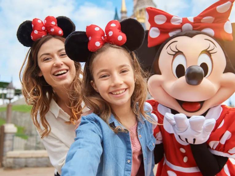 Selfie with Minne Mouse at Disneyland Paris